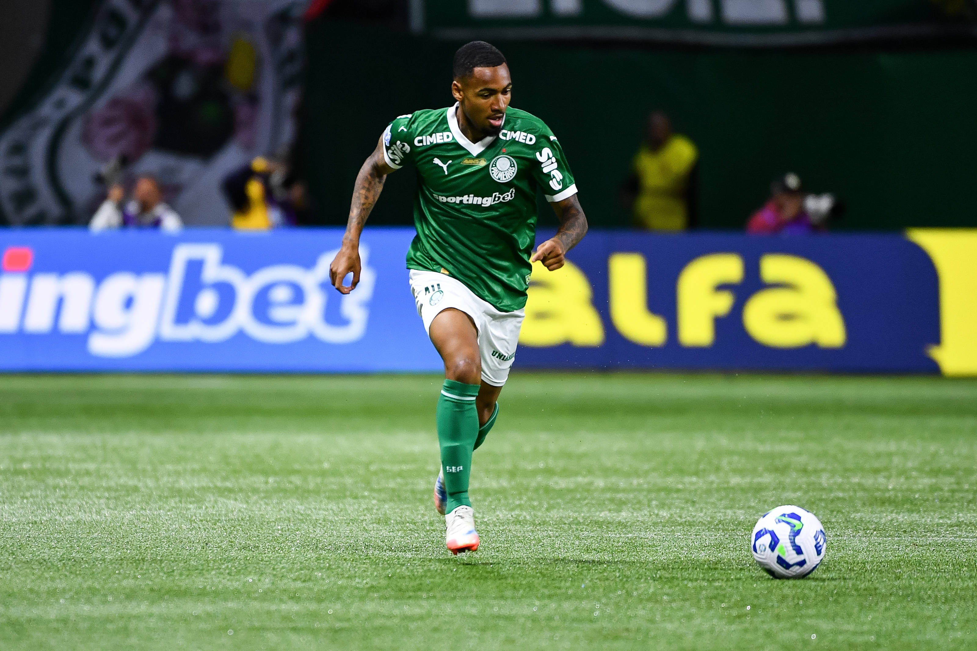 ESPN：那不勒斯愿意3000万欧报价帕尔梅拉斯中场阿兰