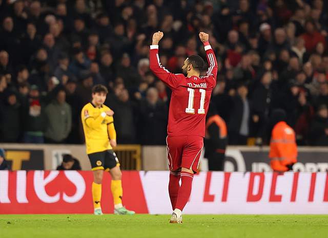 九游官方网站-3-1！萨拉赫建功，飞翼2分钟传射，1.1亿先生复出，利物浦雪耻